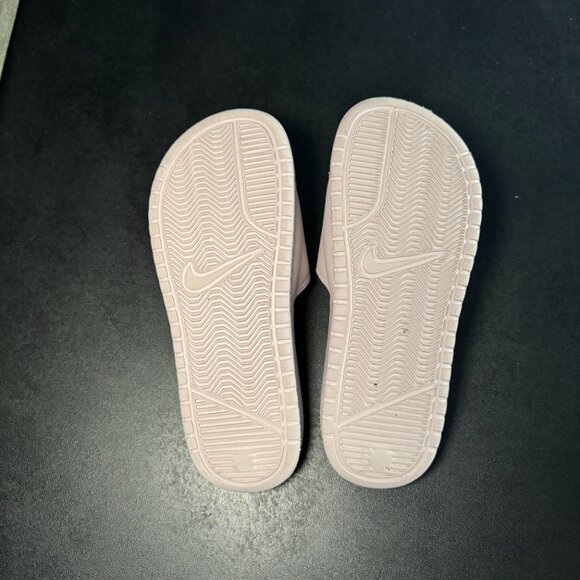 Pink Nike slides Size 6 - 359 - Picture 4 of 4